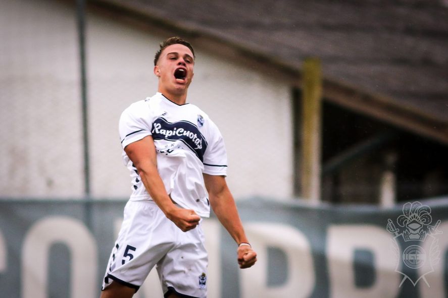 Ignacio Miramón marcó dos goles en Reserva. Uno fue un golazo ante Estudiantes. (Foto: prensa EDLP)