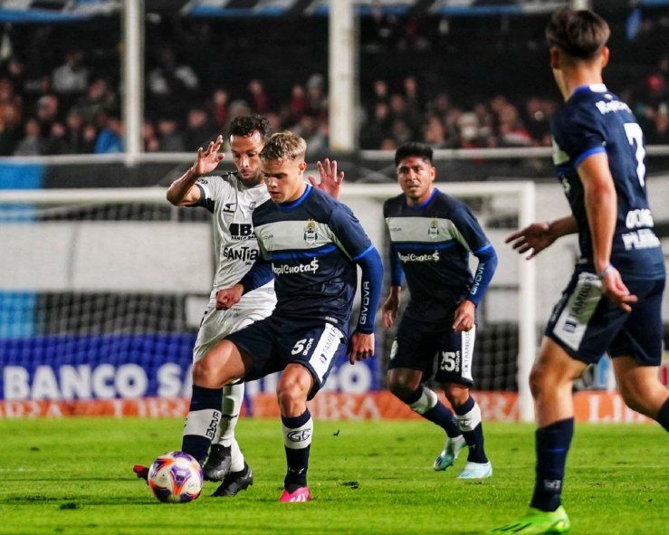 Ignacio Miramón en la visita de Gimnasia a Central Córdoba en la Liga Profesional