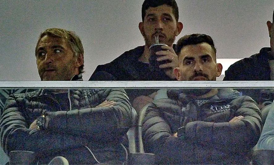 Carlos Retegui y Carlos Tévez presenciando el último partido de Rosario Central.