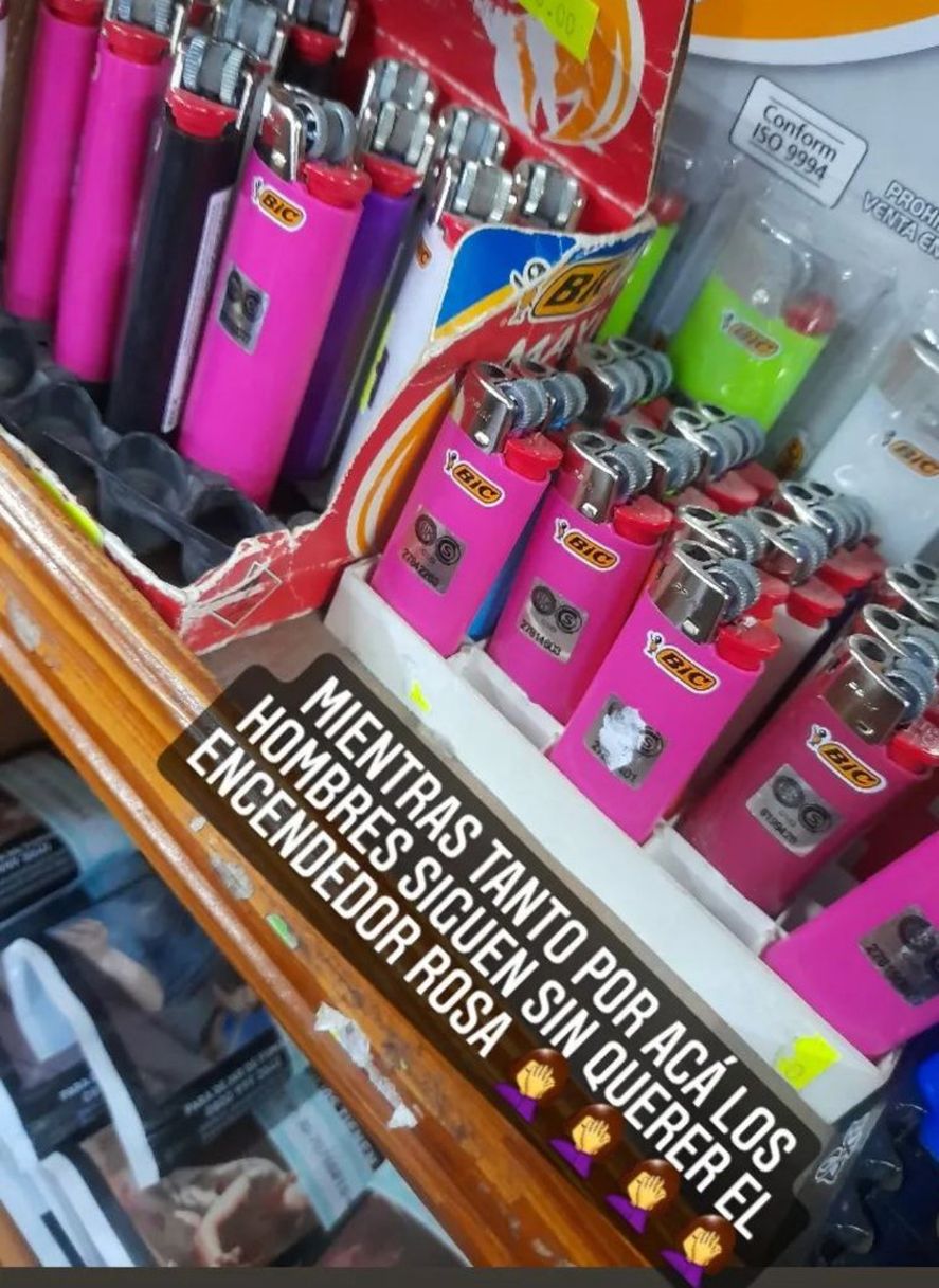 Muchos hombres de todo el mundo aún se rehúsan a comprar encendedores de color rosa 