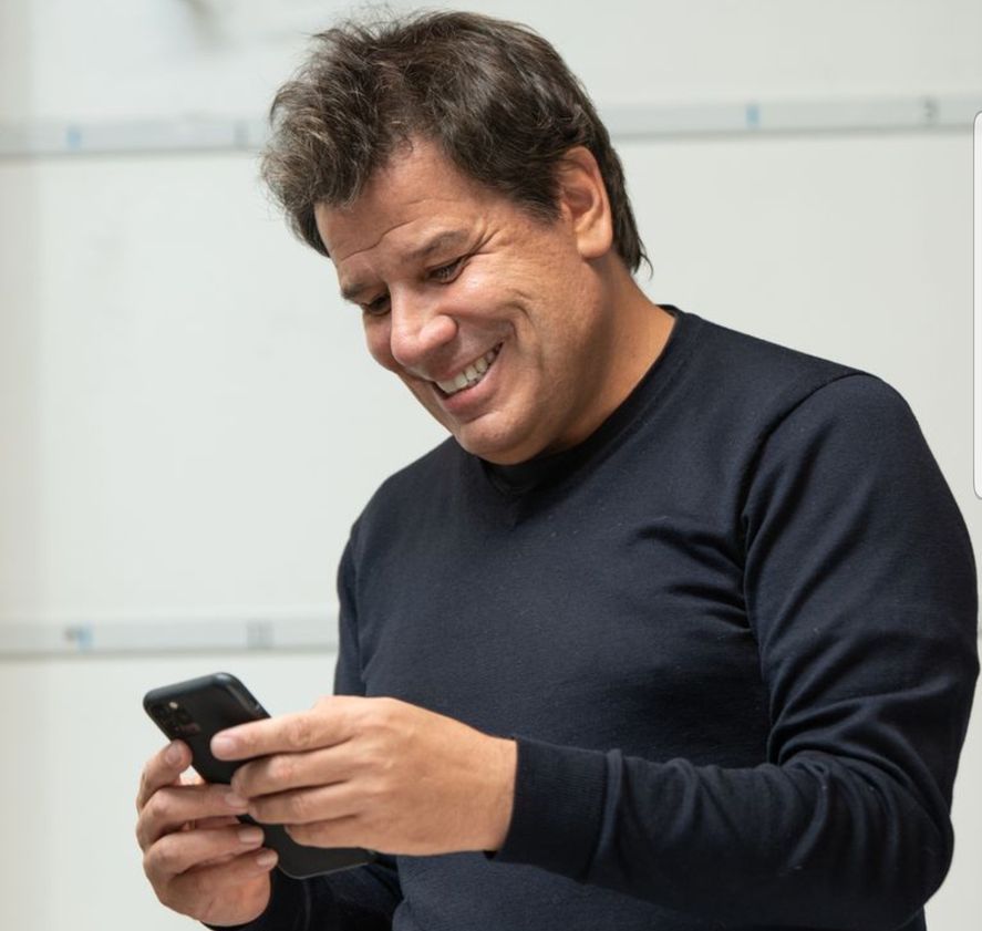 Muchos platenses mostraron su indignación en redes por recibir en el celular un SMS de Facundo Manes