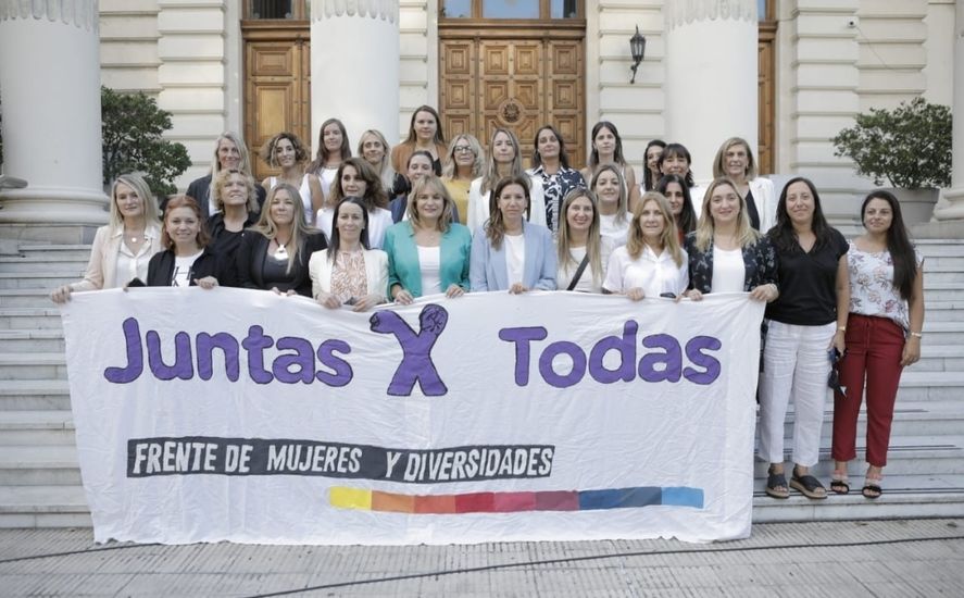Las mujeres de Juntos en la Legislatura de la Provincia de Buenos Aires, mostraron unidad ante un nuevo 8M