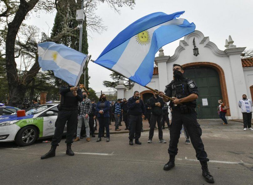 Berni retira del servicio a 400 policías y podría haber desafectaciones