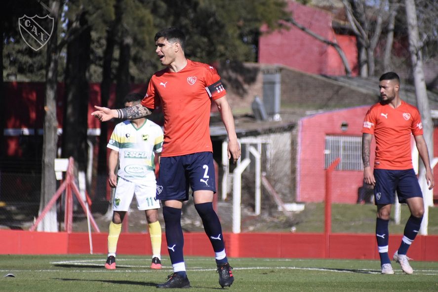 Ezequiel Muñoz en acción en la Reserva de Independiente.