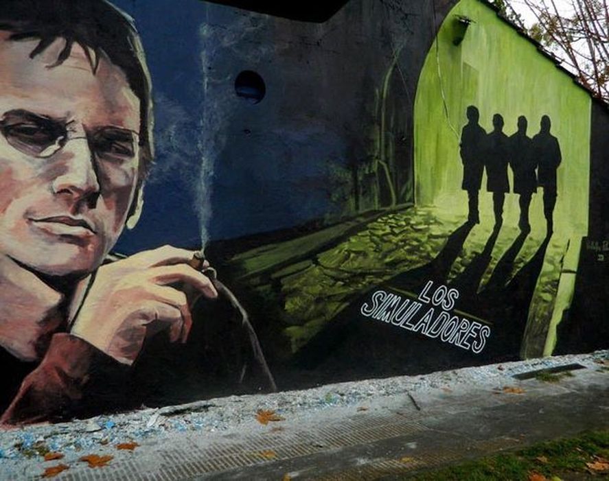 El mural de Los Simuladores se encuentra en el cruce de San Martín Y Drumond, en la localidad de Adrogué.