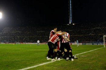 Estudiantes de La Plata hizo historia en el Centenario de Uruguay ante Nacional en la Copa Libertadores 2009