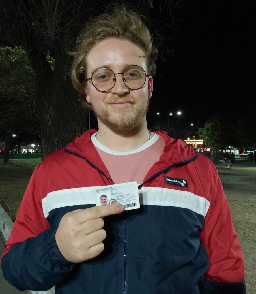 Nathan es estudiante de Kinesiólogia y Fisiatría de la Universidad Nacional de Hurlingham y modificó su DNI con el Decreto 476/21