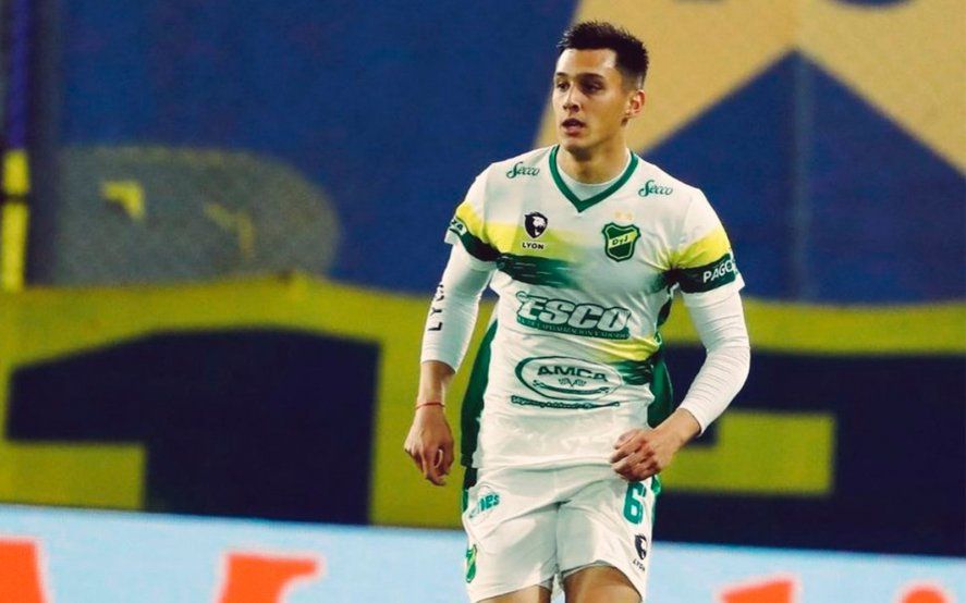 Colombo con la camiseta de Defensa. Dejará Estudiantes y volverá al Halcón.