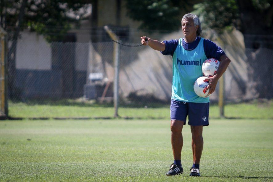 Néstor Gorosito en una práctica de Gimnasia. Hoy visitarán a River.