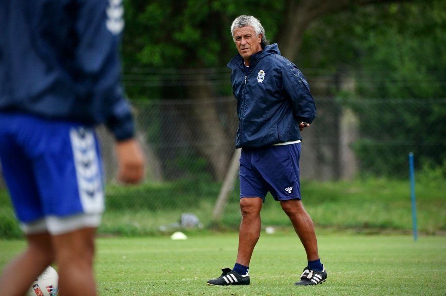 Néstor Gorosito en una sesión de entrenamientos de Gimnasia (Foto: prensa GELP).