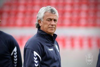 Pipo Gorosito, técnico de Gimnasia esperar por los refuerzos que estan al caer
