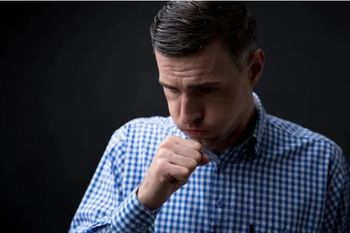 La infectóloga Silvia González Ayala explicó cómo surge y se propaga la neumonía bilateral.