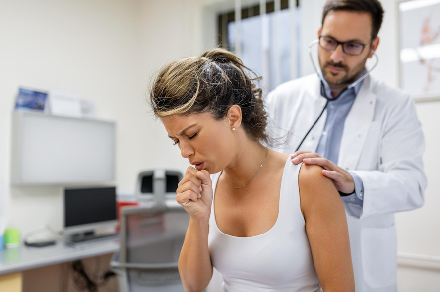 Desde el Colegio de Médicos habilitaron el cobro de mil pesos extra en junio