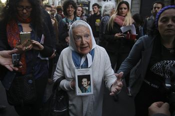 Nora Cortiñas, de Madres de Plaza de Mayo Línea Fundadora, recordó a su par de lucha en la dictadura, Hebe de Bonafini, quien falleció el domingo en La Plata. Foto: NA