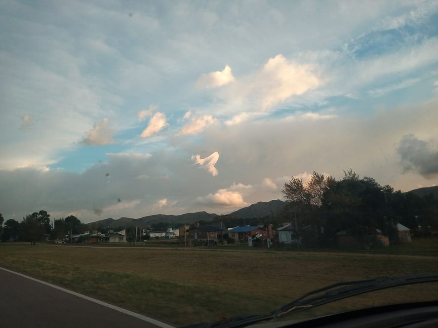 Vecinos de Sierra de la Ventana compartieron fotos de las nubes desde distintos ángulos