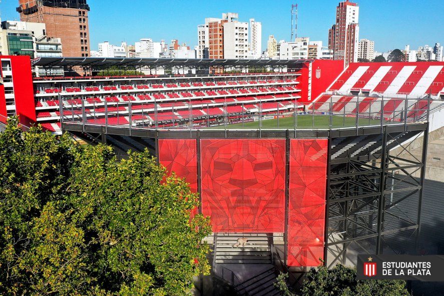 Estudiantes y el nuevo codo en UNO.