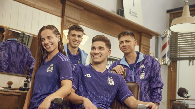 Selección Argentina: ¿Por qué usa la camiseta violeta?