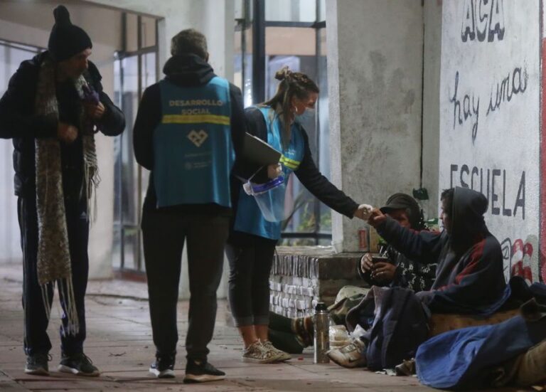 Frío en La Plata: refuerzan la línea de asistencia a personas en situación de calle