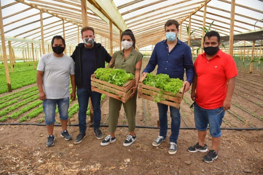 Federico Otermín, Daniela Vilar y Juan Pablo De Jesús durante la recorrida por La Costa