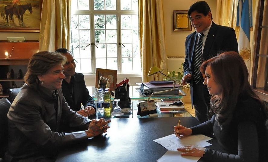 Otros tiempos. Roberto Piazza cuando no sólo homenajeaba a Evita sino que además se reunía feliz con Cristina Kirchner. A ambas, ahora, dijo detestarlas