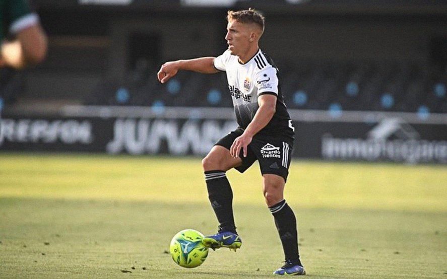Pablo De Blasis con la camiseta del Cartagena de España y su posible presencia hoy en el Bosque. ¿Regresa a Gimnasia?