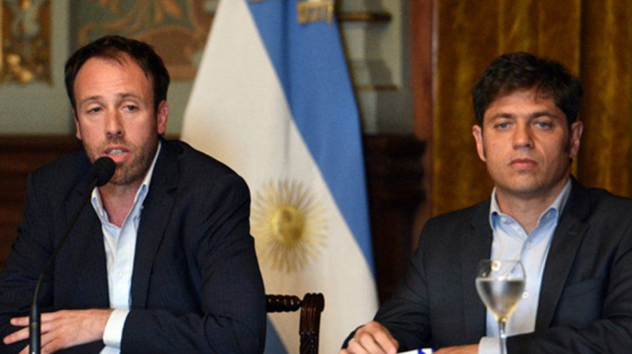 Mientras sostenían las negociaciones con los acreedores, Axel Kicillof y Pablo López postergaron los vencimientos de deuda 21 veces.