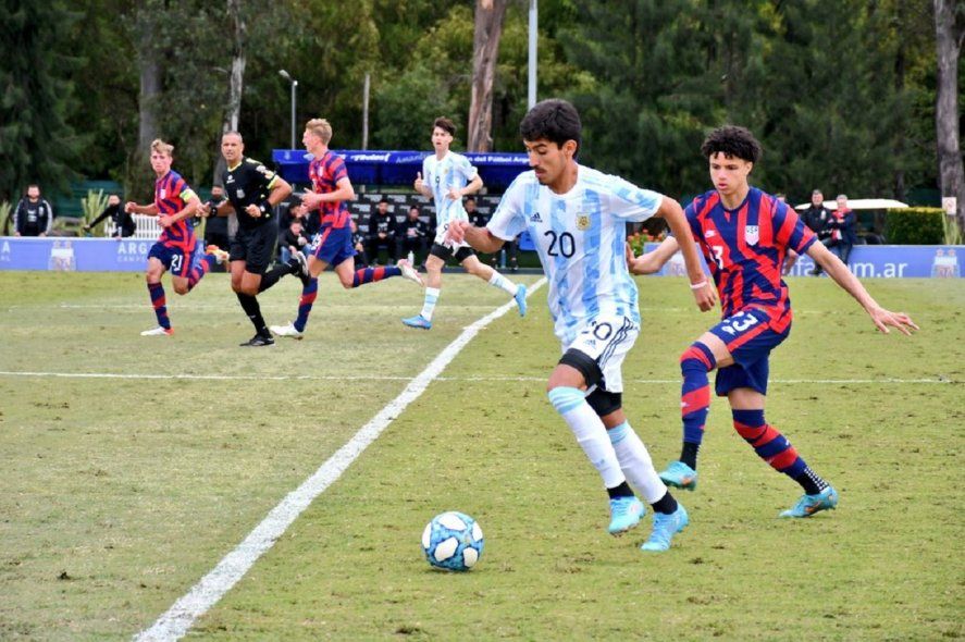 Nicolás Palavecino en acción en el amistoso entre Argentina y Estados Unidos.