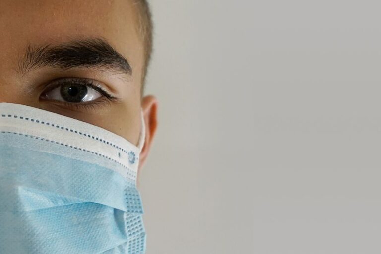 Coronavirus:  12.555 nuevos casos y 384 muertes