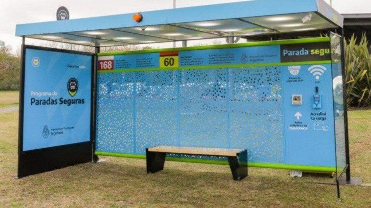 Así son las paradas seguras que dispondrá el gobierno en el Conurbano. Botón antipánico y cámaras de seguridad