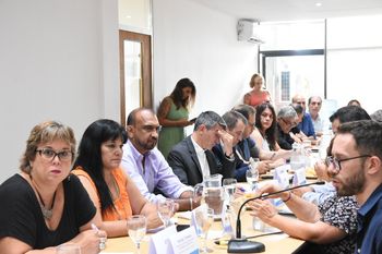 ATE llevó varios planteos, como que el aumento salarial obtenido en paritarias sea retroactivo a enero. Piden más de un 33% de aumento.