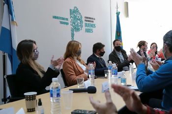 kicillof encabezo la paritaria y ofrecio una suba a los gremios docentes