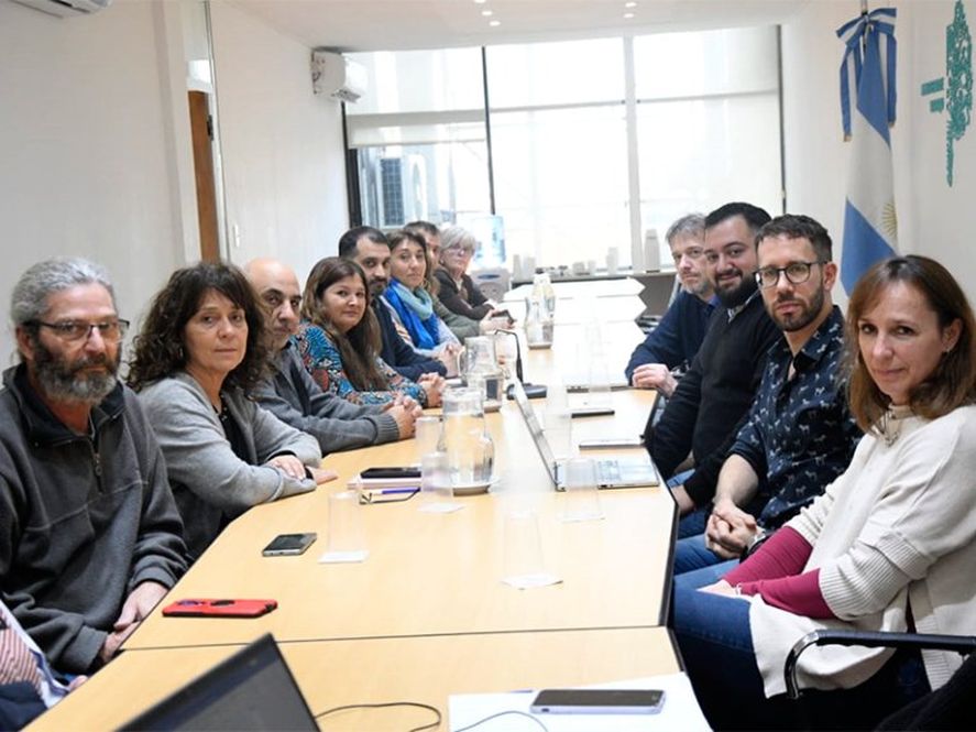 Desde ATE salieron a exigirle al Gobierno de la Provincia que retome la discusión sobre paritarias. Desde ATE salieron a exigirle al Gobierno de la Provincia que retome la discusión sobre paritarias.