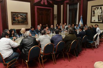 La Provincia recibe a los estatales para discutir las últimas paritarias del año.