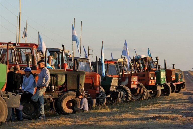 Pese a la reapertura de exportaciones de maíz, el campo continúa con el paro