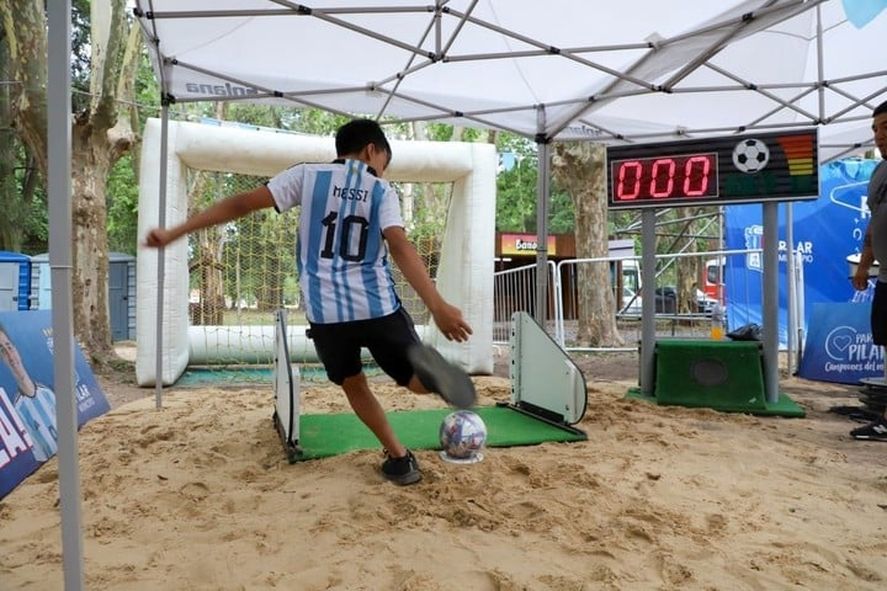 El "chutómetro Lionel Messi" es uno de los principales atractivos del parque temático "Campeones del Mundo".