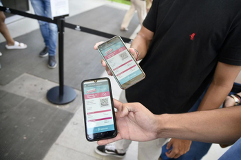 El pase sanitario obligatorio se pedirá en cualquier formato
