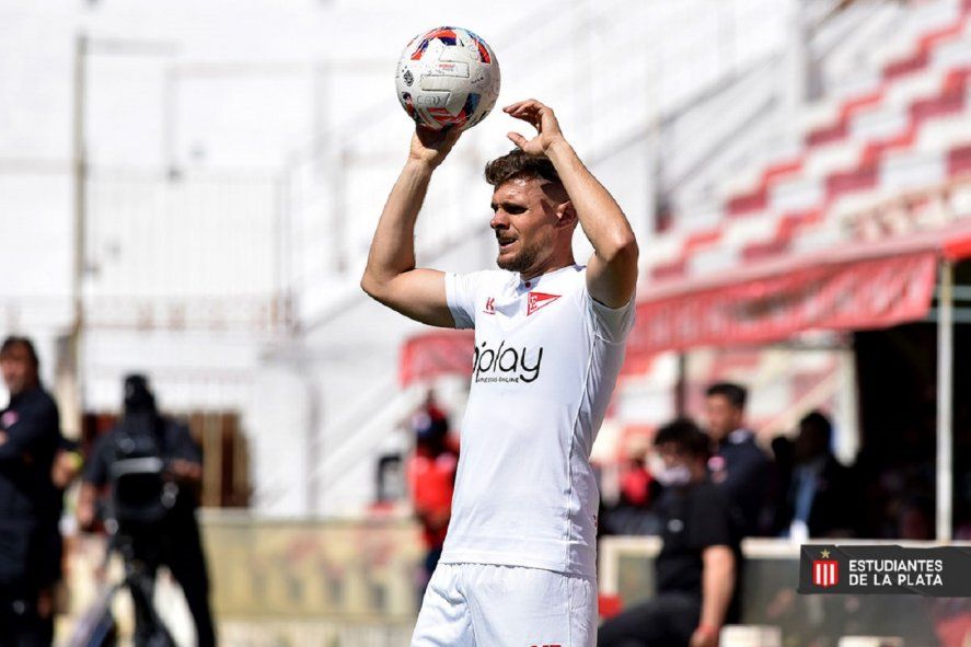 Nicolás Pasquini en Santa Fe en la visita de Estudiantes ante Unión (Prensa EDLP)