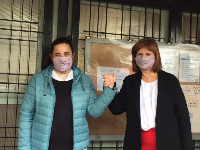 Bullrich hizo campaña en una escuela de Morón y fue repudiada por docentes (Foto Twitter Analía Zappulla)