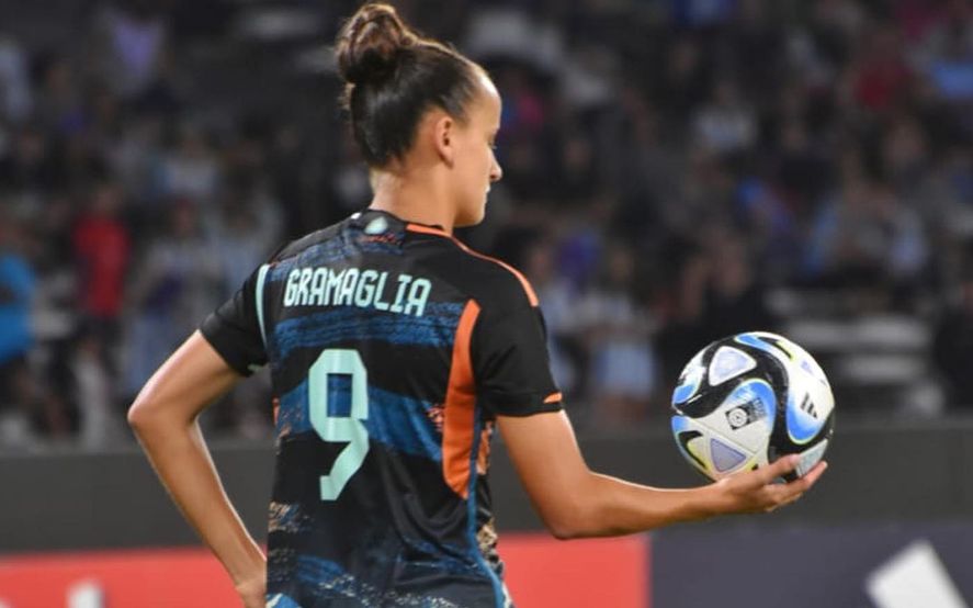 Paulina Gramaglia en acción con la camiseta de la Selección Argentina. Paulina Gramaglia en acción con la camiseta de la Selección Argentina.