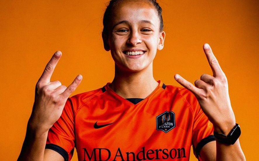El pase de la delantera cordobesa pertenece al Houston Dash de Estados Unidos. El pase de la delantera cordobesa pertenece al Houston Dash de Estados Unidos.
