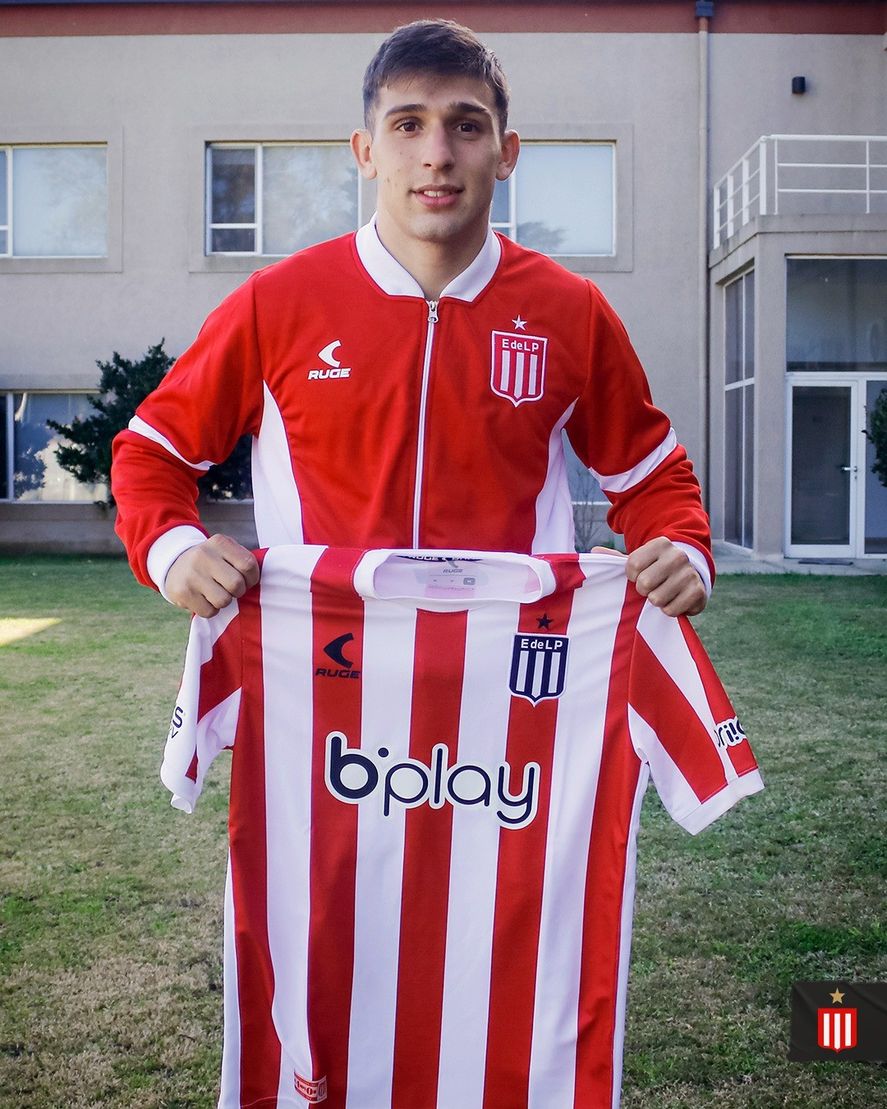 Kevin Pavia con la camiseta de Estudiantes, luego de firmar contrato hasta 2025. (Foto: prensa EDLP)