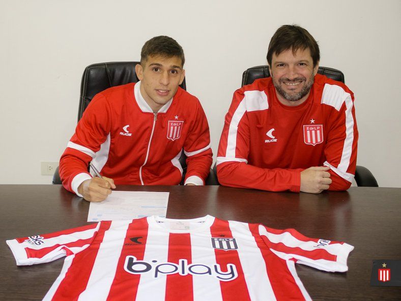 Kevin Pavia firmó contrato profesional con Estudiantes hasta 2025. (Foto: prensa EDLP) Kevin Pavia firmó contrato profesional con Estudiantes hasta 2025. (Foto: prensa EDLP)