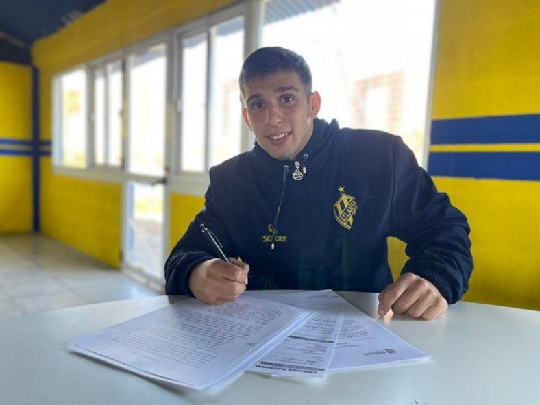 Kevin Pavia al firmar contrato con Atlanta, cedido a préstamo desde Estudiantes Kevin Pavia al firmar contrato con Atlanta, cedido a préstamo desde Estudiantes