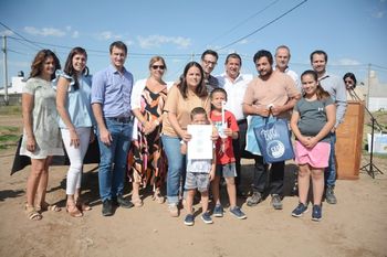 La Provincia inició el año entregando viviendas en Pellegrini.