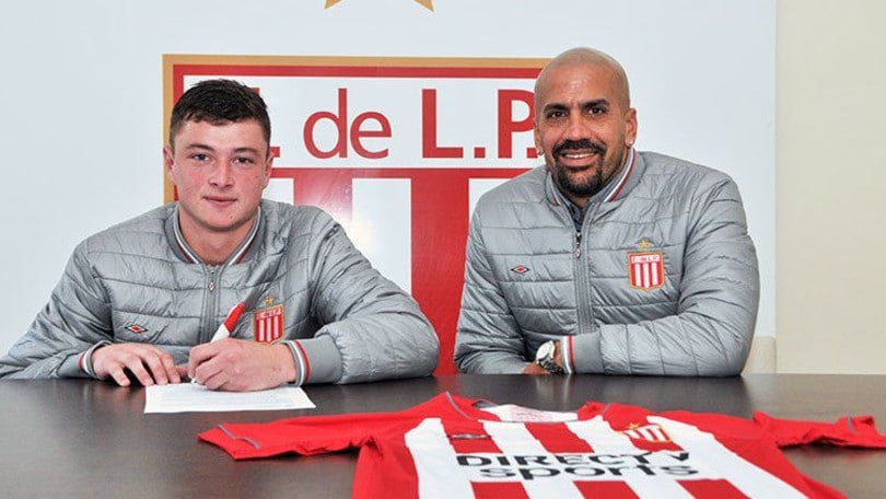 Pellegrini junto a Verón, en la firma de su primer contrato