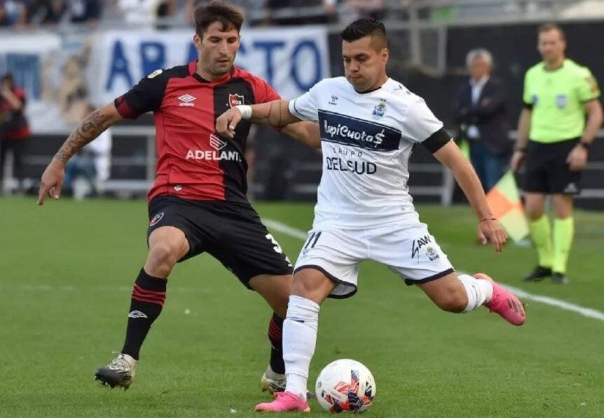 Tres de tres para el Lobo ante Newell's en el Estadio Ciudad de La Plata.