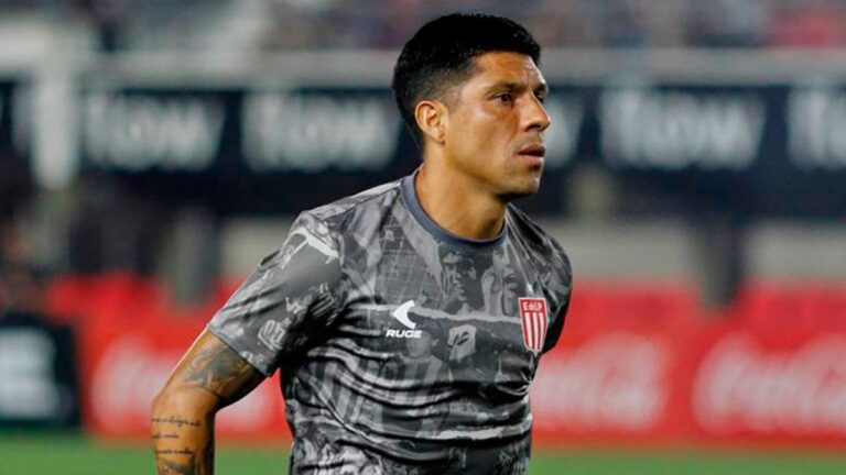 Tremenda ovación de Estudiantes a Enzo Pérez en su presentación como refuerzo