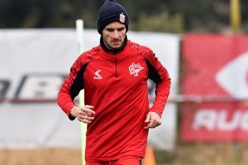 Pablo Piatti entrenándose en Estudiantes después de la operación en la rodilla derecha (Prensa EDLP)