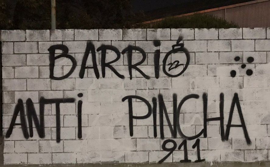 Pintadas contra Estudiantes en Ensenada en el predio UTN