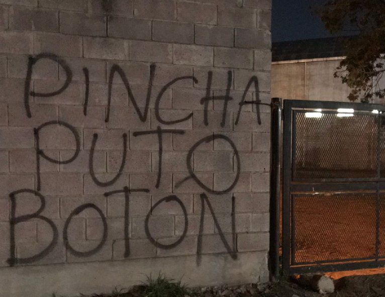 Pintadas contra Estudiantes cerca del Bosquecito, predio de Gimnasia
